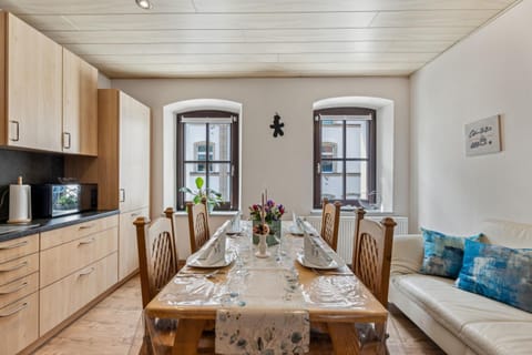 Kitchen or kitchenette, Seating area, Dining area, Food, dishwasher, heating, microwave, kitchen, kitchen