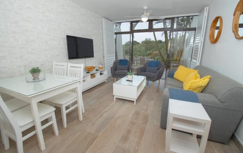 Communal lounge/ TV room, TV and multimedia, Living room, Seating area, Evening entertainment