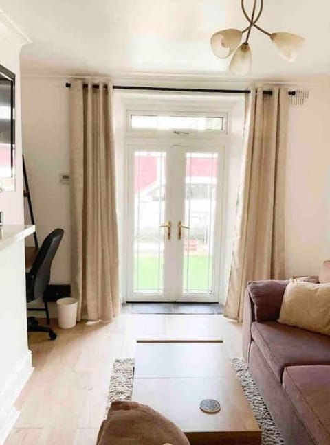 Lovely Two Bedroom Apartment, with private garden! Apartment in Torquay