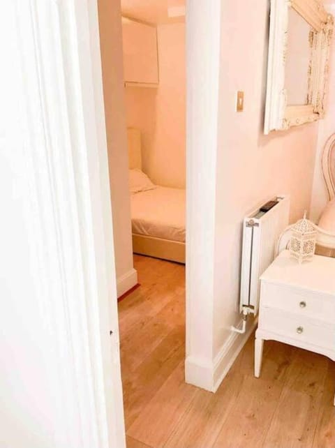 Lovely Two Bedroom Apartment, with private garden! Apartment in Torquay