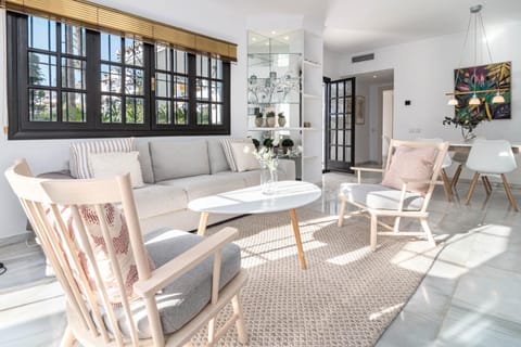 Communal lounge/ TV room, Living room