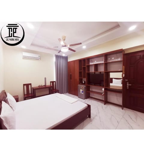 Communal lounge/ TV room, Bed, TV and multimedia, Photo of the whole room, Evening entertainment, Bedroom, fireplace, wardrobe, air conditioner