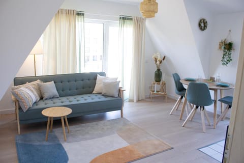 Living room, Seating area, Dining area, Food, Food