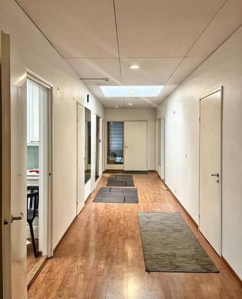 Kotimaailma - Tilava rivitalo asunto 3MH ja sauna lähellä Korson keskustaa Apartment in Uusimaa