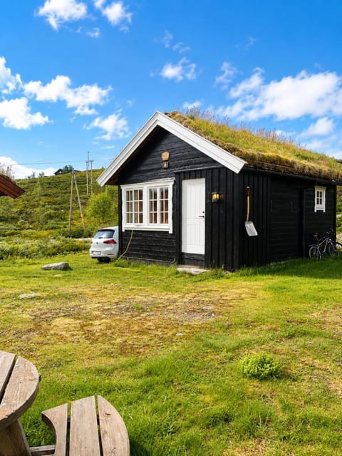Property building, Natural landscape, Garden, Mountain view, Parking