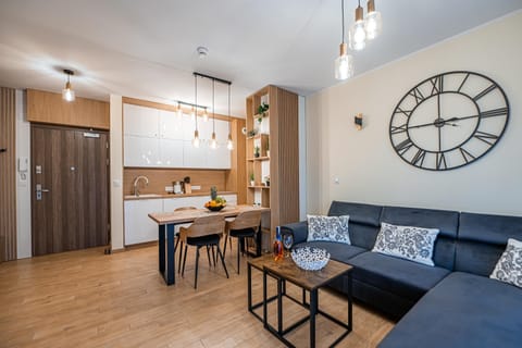 Kitchen or kitchenette, Seating area, Dining area