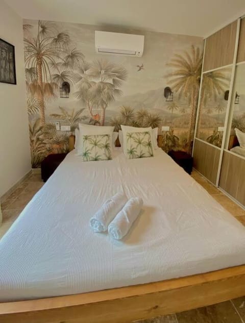 Bed, Photo of the whole room, Bedroom, towels, air conditioner