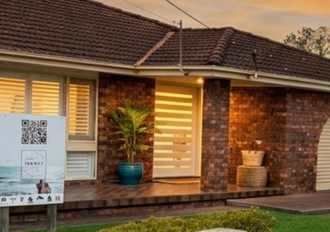 Property building, Facade/entrance, Garden, Garden view