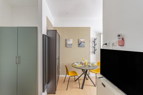 Kitchen or kitchenette, Living room, Dining area