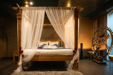 Bed, Photo of the whole room, Decorative detail, Bedroom