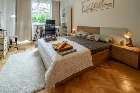 Bed, Library, Living room