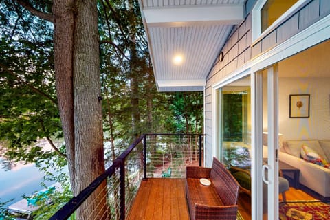 Bon Vie Chalet House in Lake Rescue