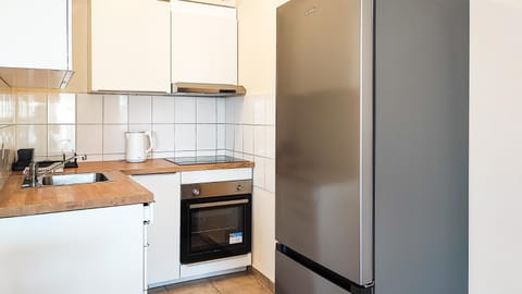 Kitchen or kitchenette, minibar, pet friendly, stove