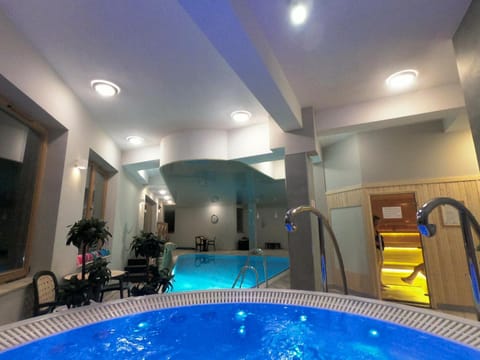 Activities, Hot Tub, On site, Swimming pool