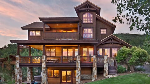 Property building, Balcony/Terrace, Mountain view