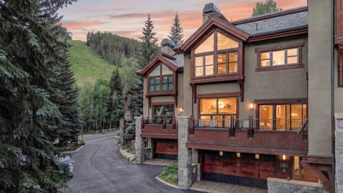 Property building, Facade/entrance, Mountain view, Parking