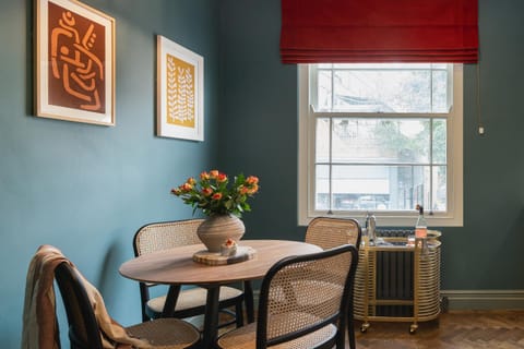 Seating area, Dining area