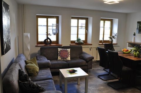 TV and multimedia, Living room, Seating area, Dining area, hair dresser
