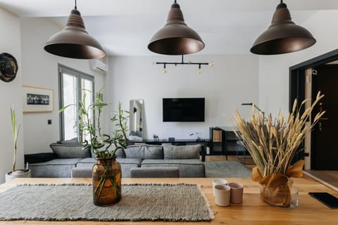 Communal lounge/ TV room, TV and multimedia, Living room, Seating area, Evening entertainment
