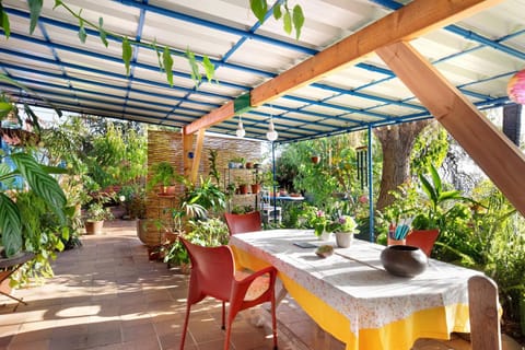 Property building, Balcony/Terrace, Living room