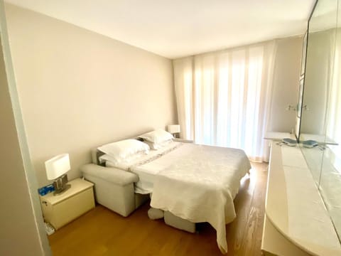 Monaco, elegant & quiet apartment, ideal for 2, with terrace, garden view & pool Apartment in Monaco