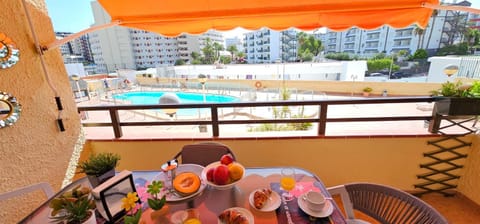 Day, View (from property/room), Balcony/Terrace, Food and drinks, Dining area, Pool view, Swimming pool, Breakfast, Drinks, sunbed