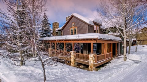 Property building, Facade/entrance, Natural landscape, Winter