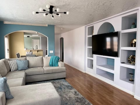 TV and multimedia, Living room, Seating area