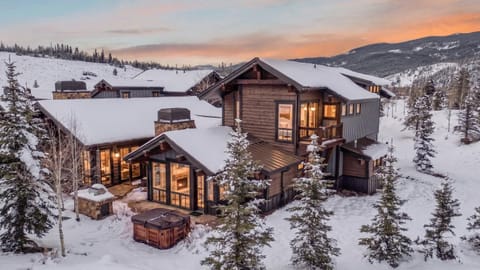 Property building, Patio, Winter, Hot Tub, Mountain view