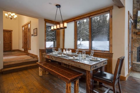 Winter, View (from property/room), Seating area, Dining area