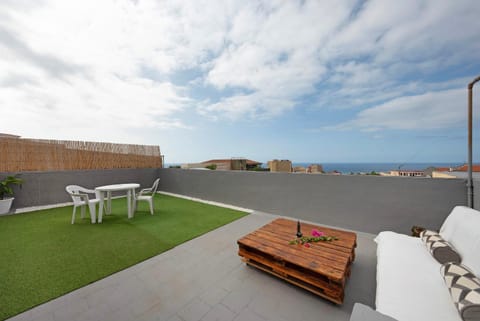 Property building, Balcony/Terrace, Living room