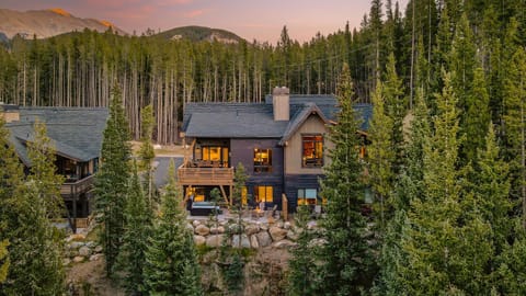 Property building, Hot Tub, Balcony/Terrace, Mountain view