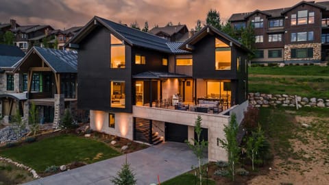 Property building, Summer, Balcony/Terrace