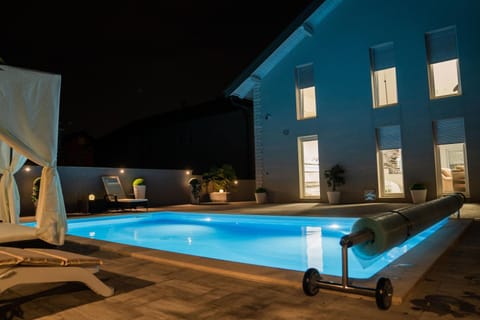 Garden, Swimming pool