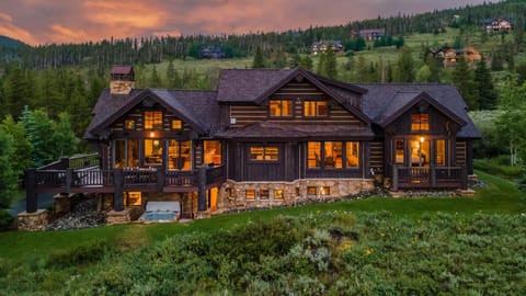 Neighbourhood, Hot Tub, Balcony/Terrace, Mountain view