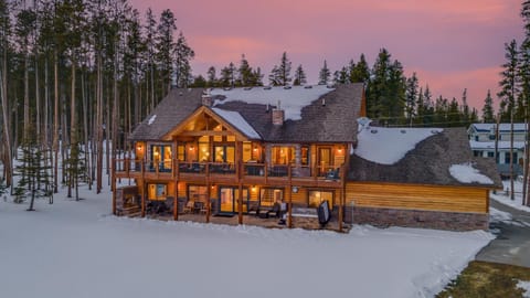 Property building, Patio, Winter, Balcony/Terrace