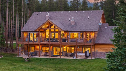 Property building, Patio, Hot Tub, Balcony/Terrace