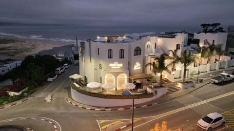 Property building, Night, Natural landscape, Bird's eye view, Beach, Sea view, Street view, Location, Parking
