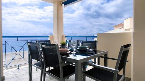 Day, Natural landscape, View (from property/room), Balcony/Terrace, Dining area, Sea view