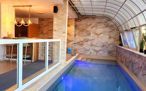 Swimming pool, Swimming pool