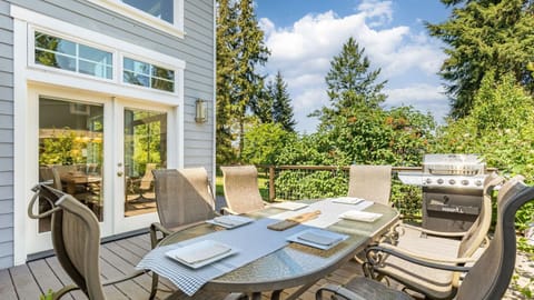 Panoramic Saratoga Passage Views Elegant Whidbey Home by AvantStay House in Camano Island