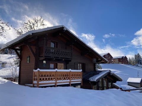 Chalet rénové avec vue Mont Charvin et WiFi - FR-1-505-187 Chalet in Haute-Savoie