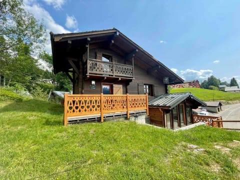 Chalet rénové avec vue Mont Charvin et WiFi - FR-1-505-187 Chalet in Haute-Savoie