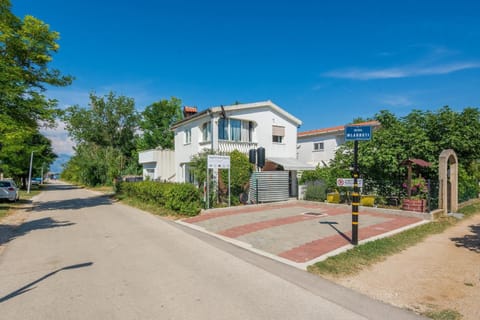 Property building, Facade/entrance, Garden