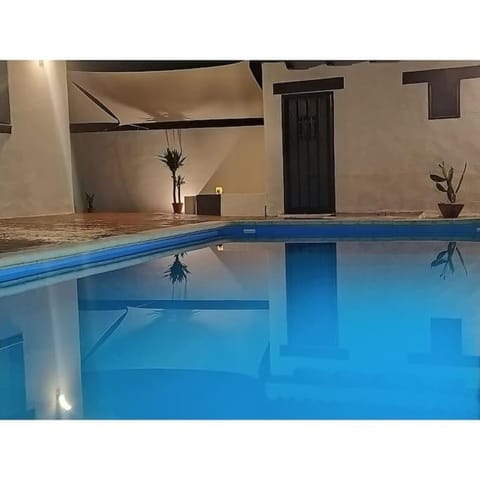 Swimming pool, Swimming pool
