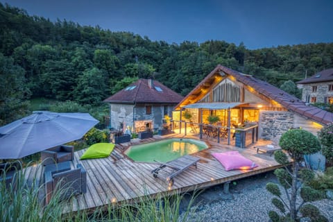 Property building, Patio, Day, Natural landscape, Garden, Garden view, Mountain view, Pool view, Swimming pool, sunbed