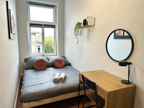 Bed, Photo of the whole room, towels
