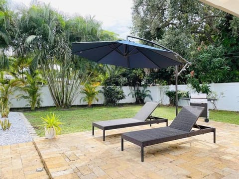 Patio, Spring, Day, Garden, Garden view, Swimming pool, sunbed