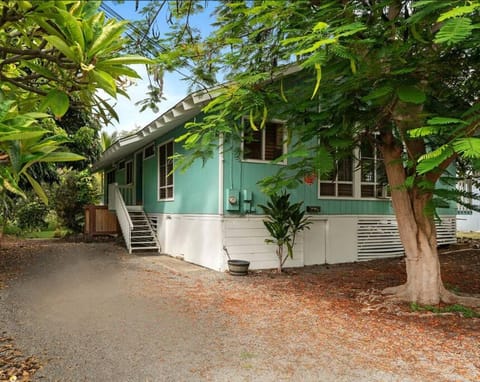 Property building, Natural landscape, Garden, Garden view, Parking