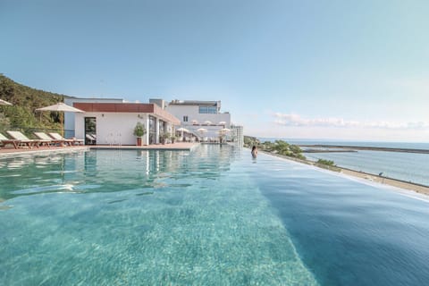Day, Natural landscape, Sea view, Swimming pool, Swimming pool, sunbed